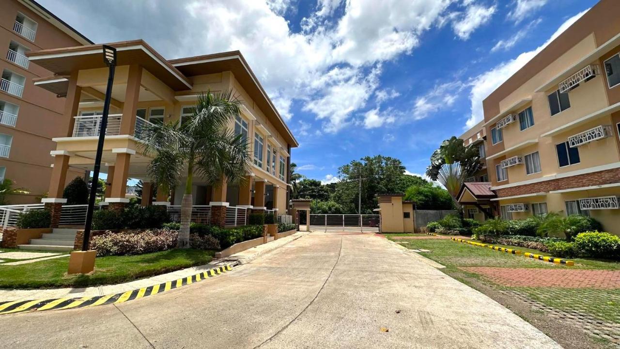 2 Bedroom And Studio Apartments With Private Pool And Gym In Vista Manors Verdant Puerto Princesa Exteriör bild