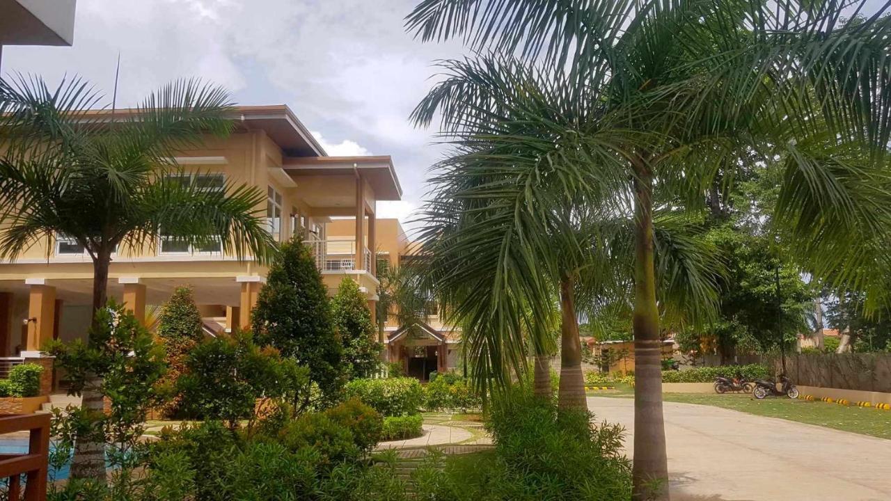 2 Bedroom And Studio Apartments With Private Pool And Gym In Vista Manors Verdant Puerto Princesa Exteriör bild
