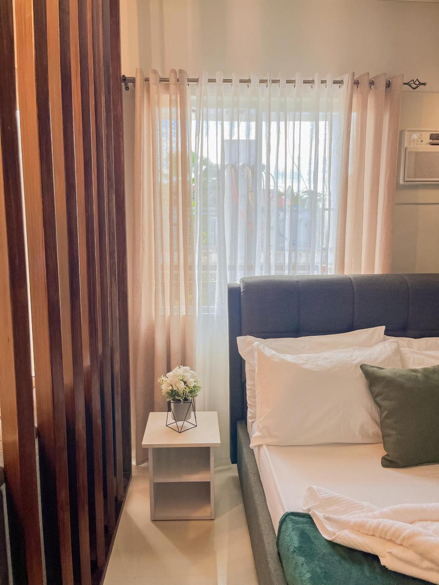2 Bedroom And Studio Apartments With Private Pool And Gym In Vista Manors Verdant Puerto Princesa Exteriör bild