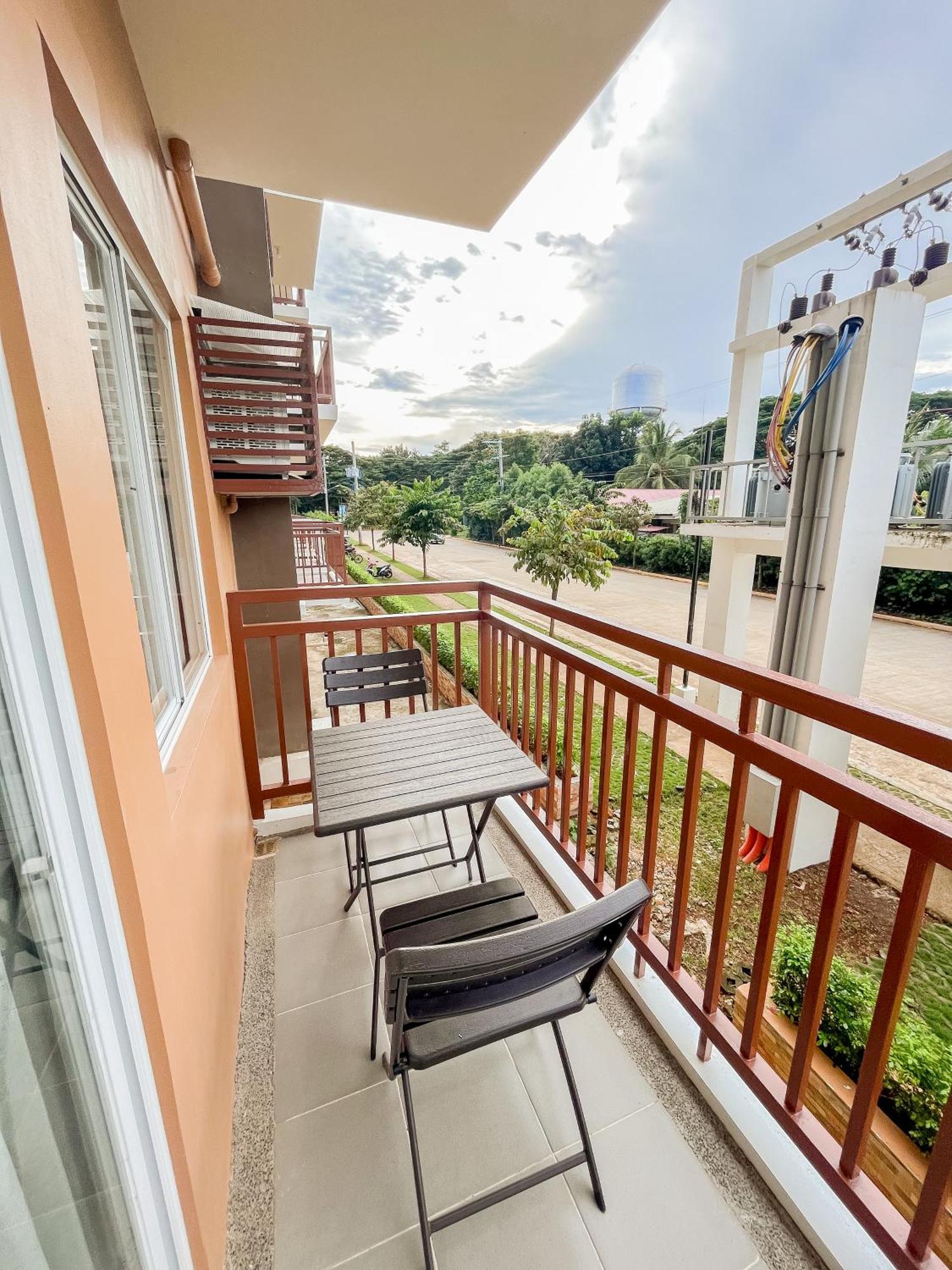2 Bedroom And Studio Apartments With Private Pool And Gym In Vista Manors Verdant Puerto Princesa Exteriör bild