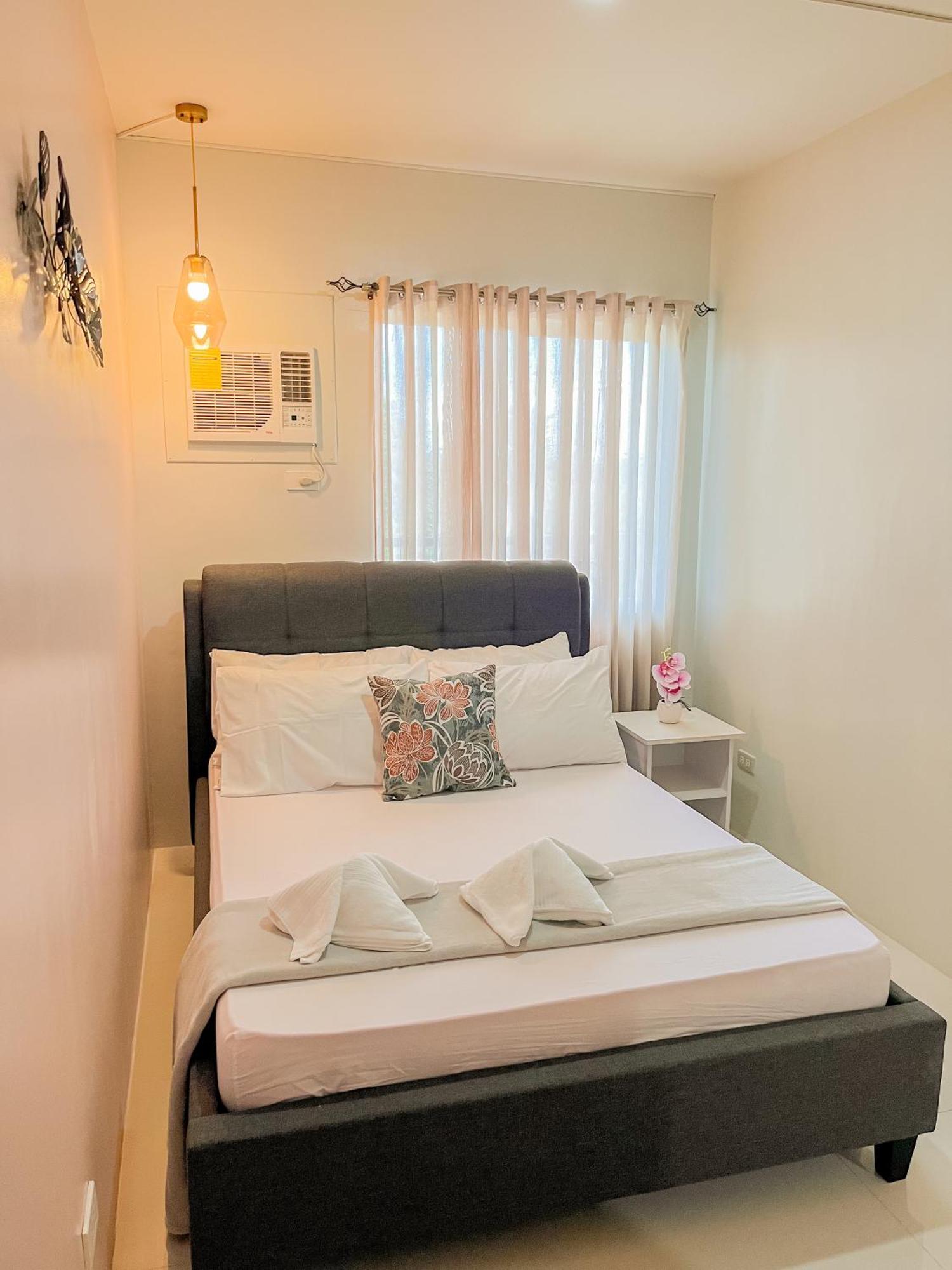 2 Bedroom And Studio Apartments With Private Pool And Gym In Vista Manors Verdant Puerto Princesa Exteriör bild