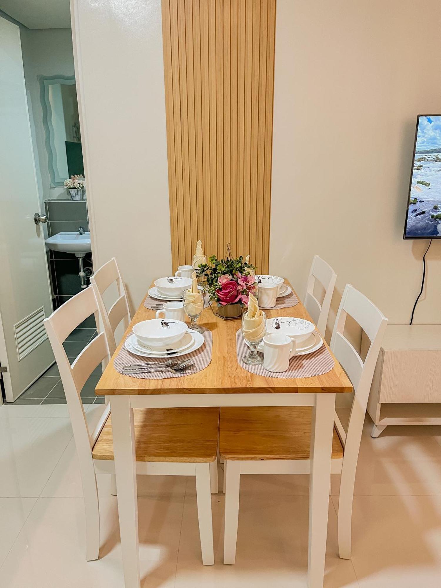 2 Bedroom And Studio Apartments With Private Pool And Gym In Vista Manors Verdant Puerto Princesa Exteriör bild