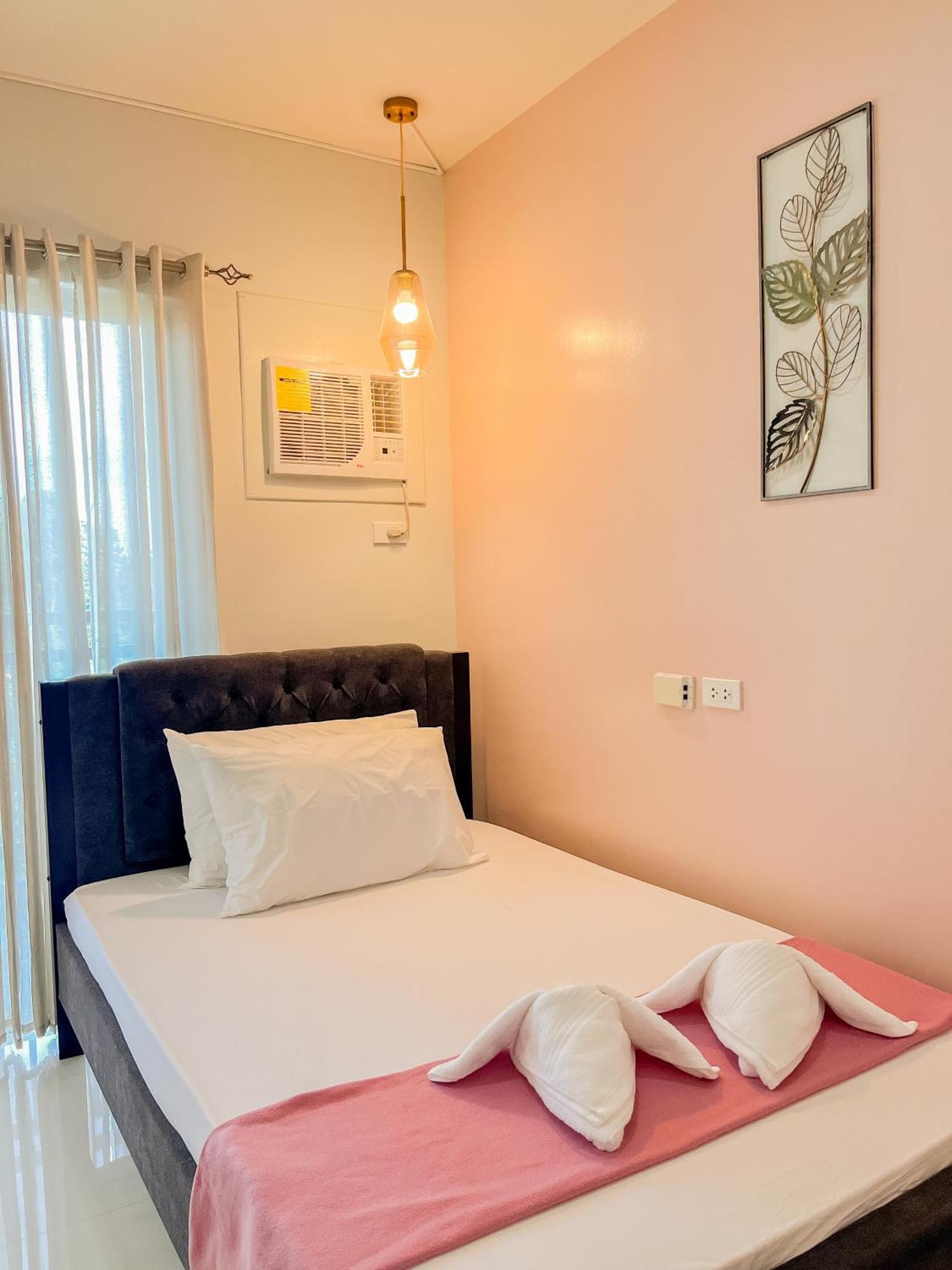 2 Bedroom And Studio Apartments With Private Pool And Gym In Vista Manors Verdant Puerto Princesa Exteriör bild