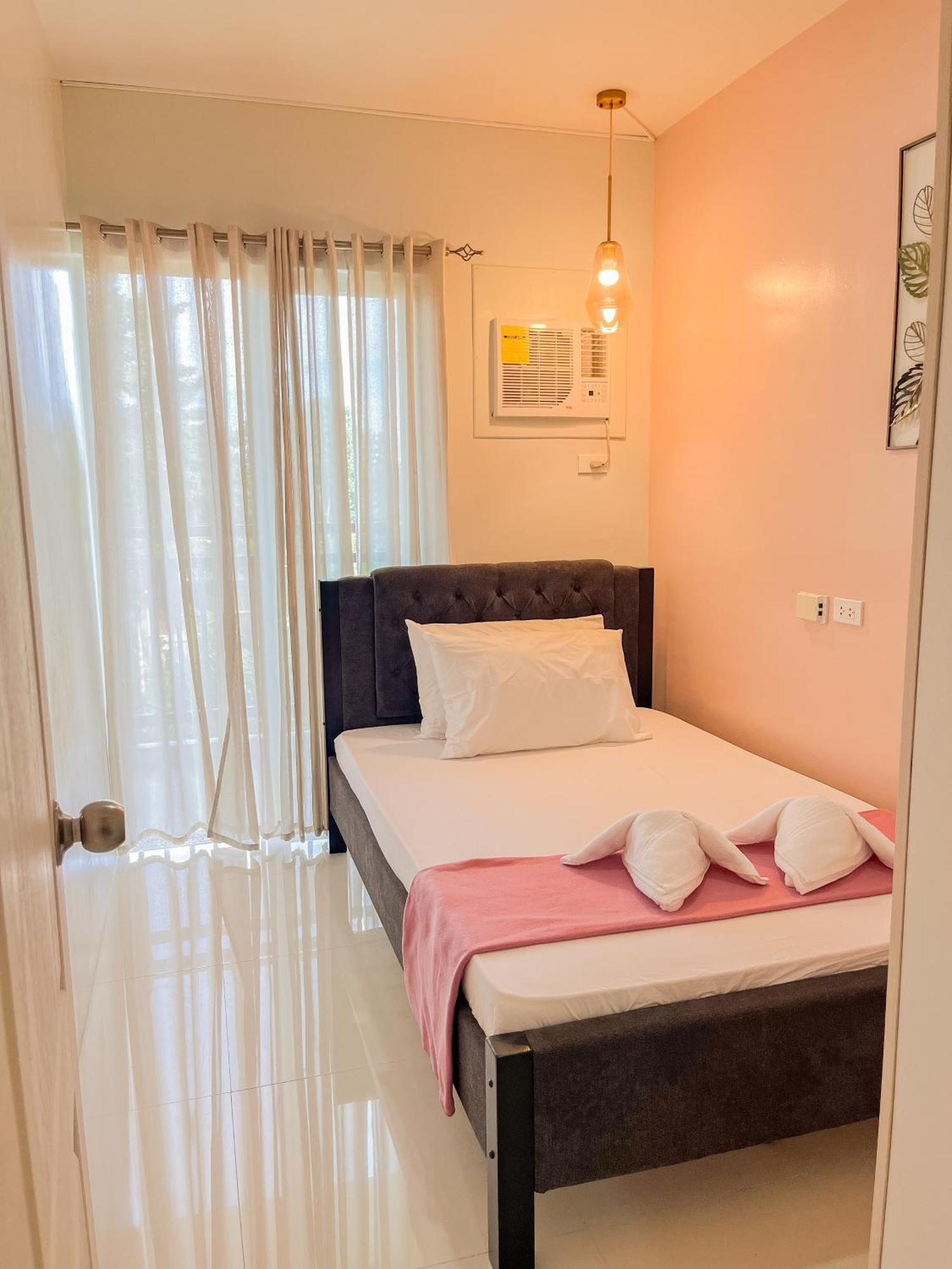 2 Bedroom And Studio Apartments With Private Pool And Gym In Vista Manors Verdant Puerto Princesa Exteriör bild