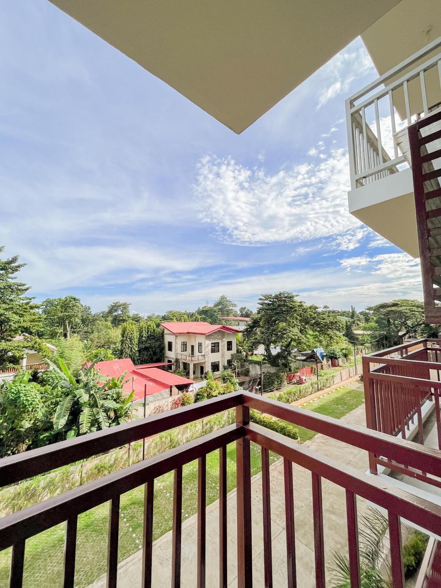 2 Bedroom And Studio Apartments With Private Pool And Gym In Vista Manors Verdant Puerto Princesa Exteriör bild
