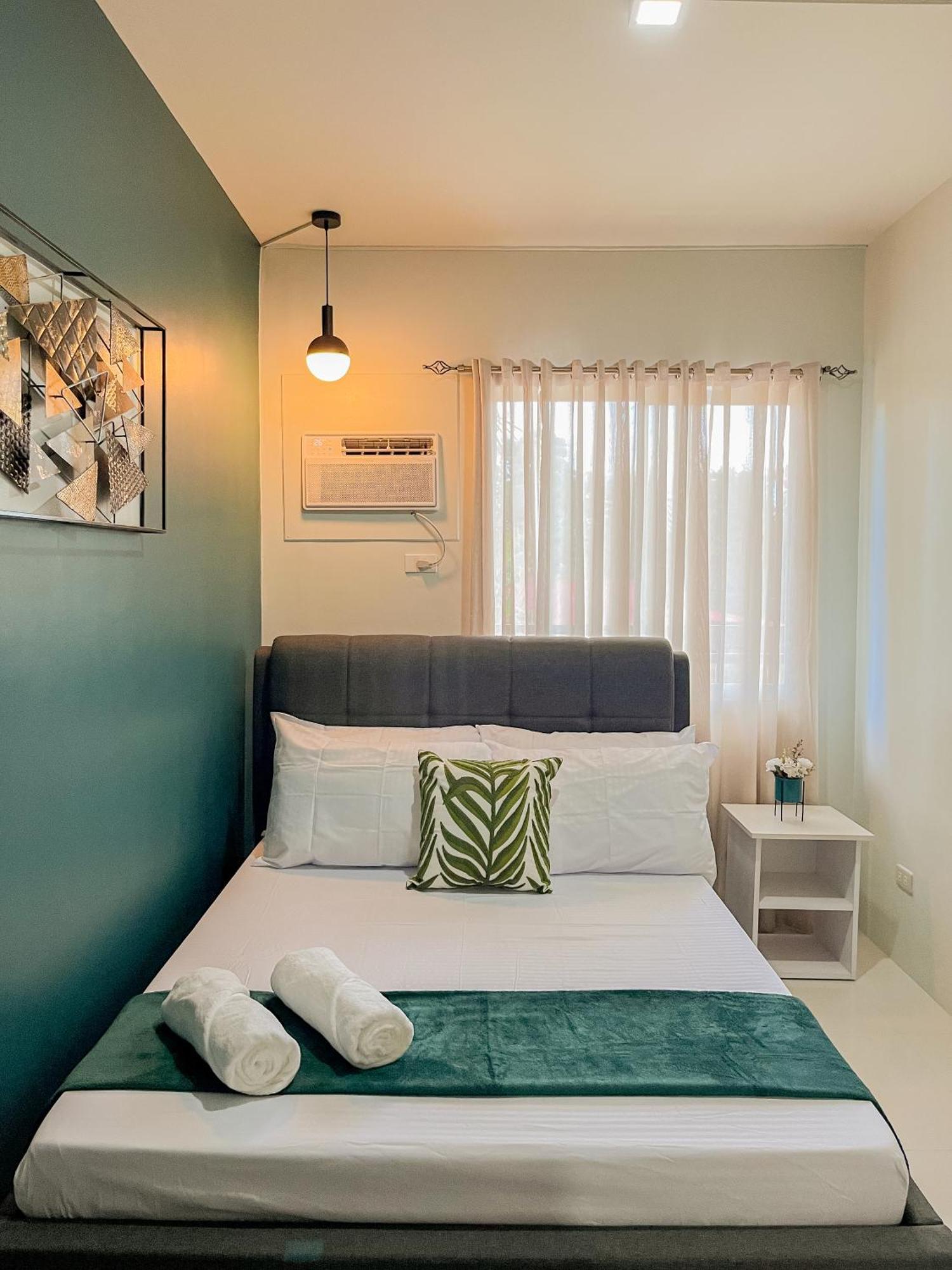 2 Bedroom And Studio Apartments With Private Pool And Gym In Vista Manors Verdant Puerto Princesa Exteriör bild