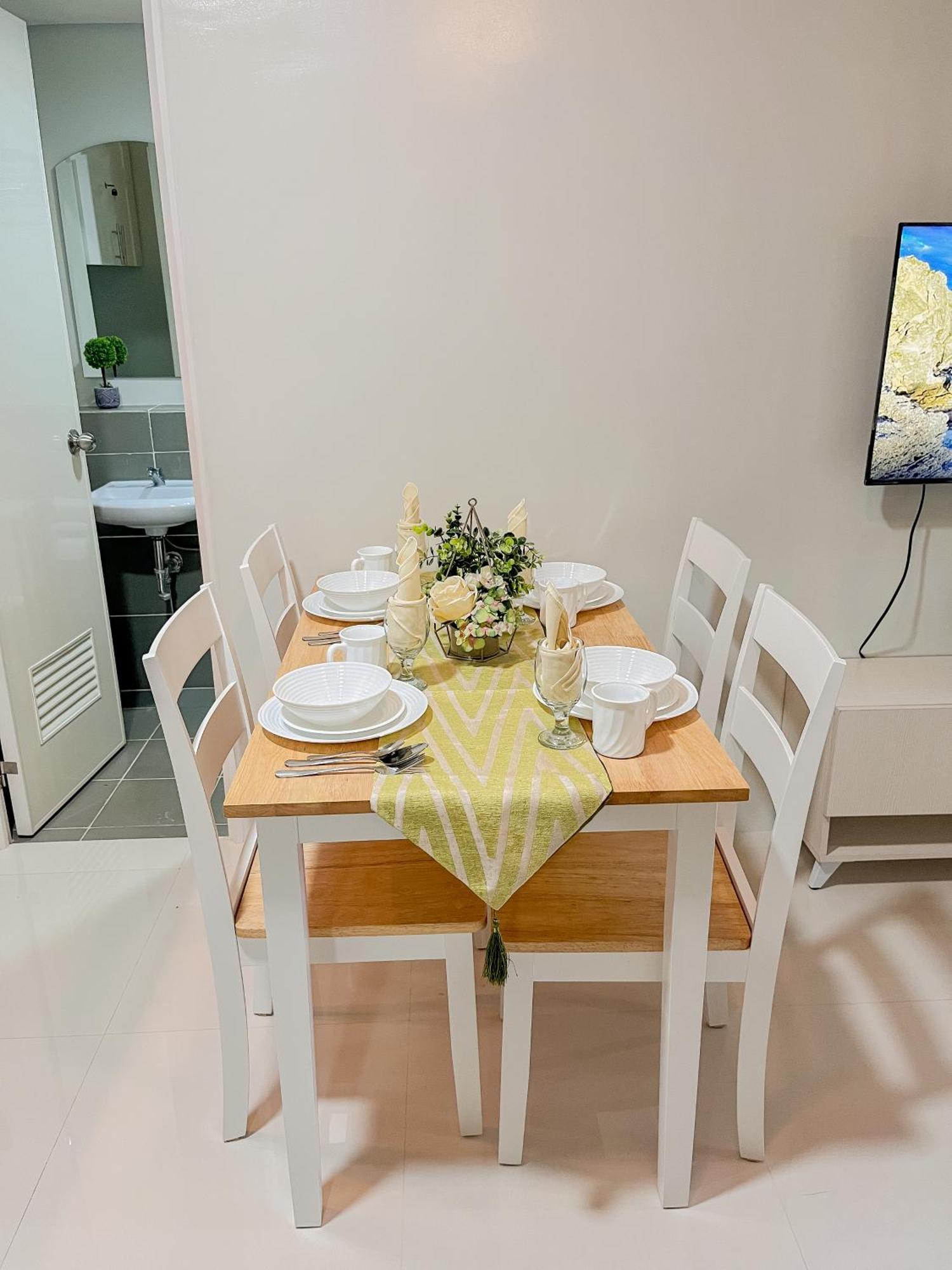 2 Bedroom And Studio Apartments With Private Pool And Gym In Vista Manors Verdant Puerto Princesa Exteriör bild