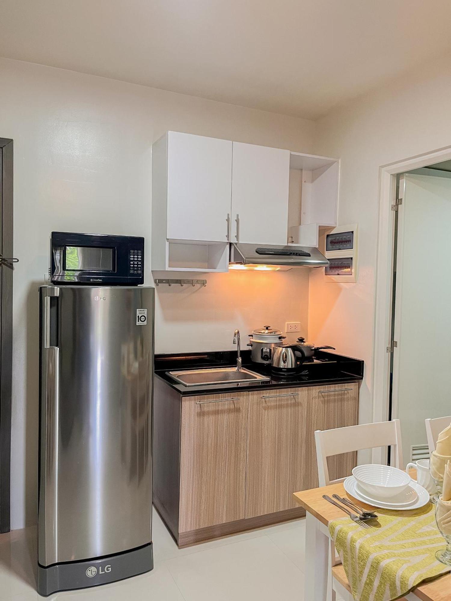 2 Bedroom And Studio Apartments With Private Pool And Gym In Vista Manors Verdant Puerto Princesa Exteriör bild