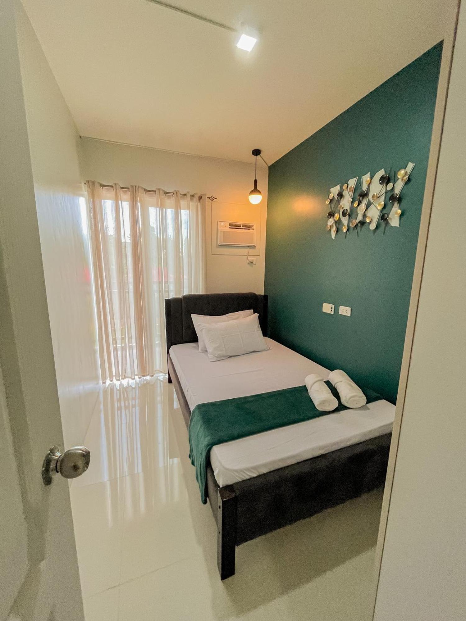 2 Bedroom And Studio Apartments With Private Pool And Gym In Vista Manors Verdant Puerto Princesa Exteriör bild