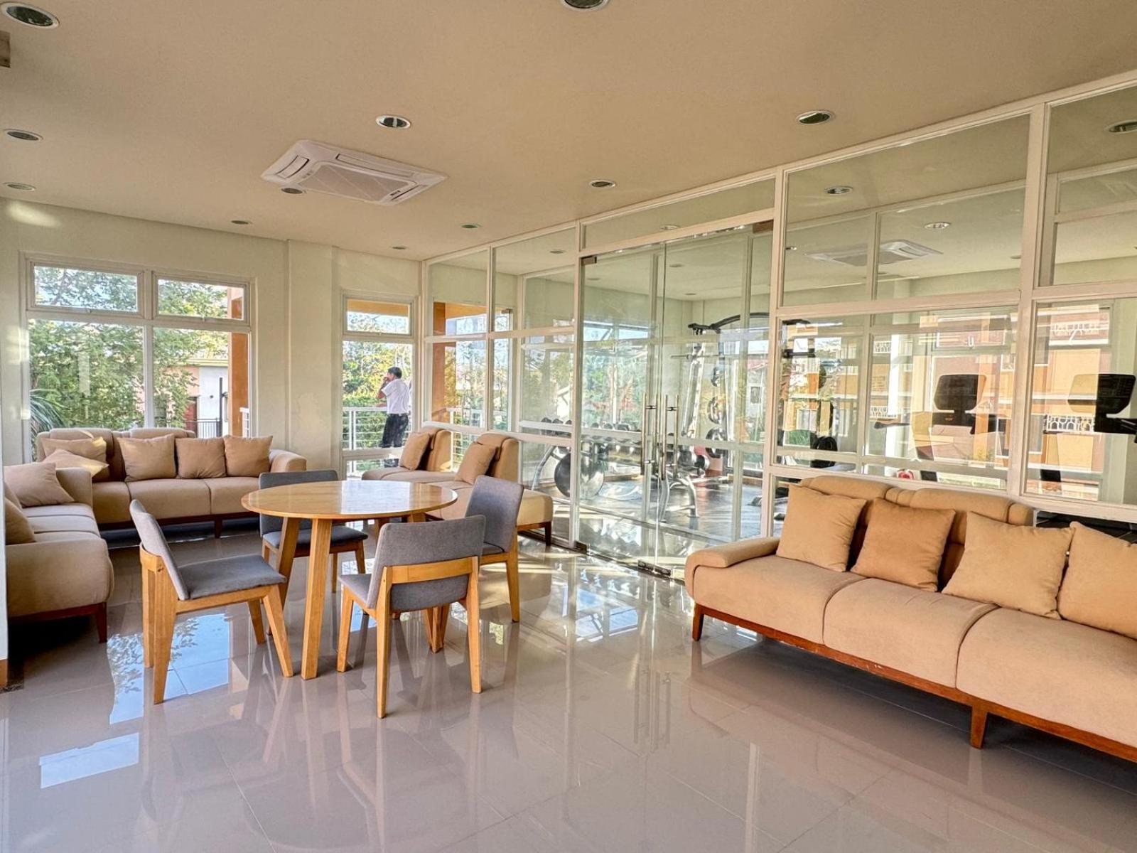 2 Bedroom And Studio Apartments With Private Pool And Gym In Vista Manors Verdant Puerto Princesa Exteriör bild