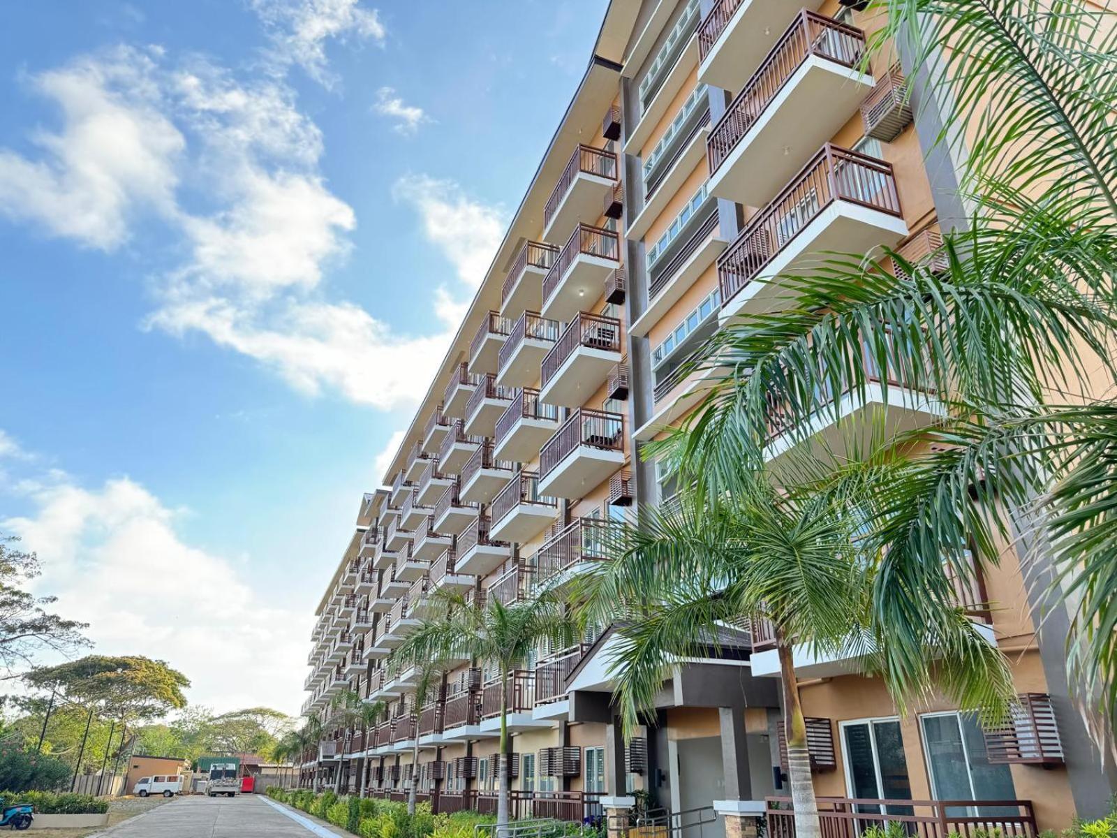 2 Bedroom And Studio Apartments With Private Pool And Gym In Vista Manors Verdant Puerto Princesa Exteriör bild