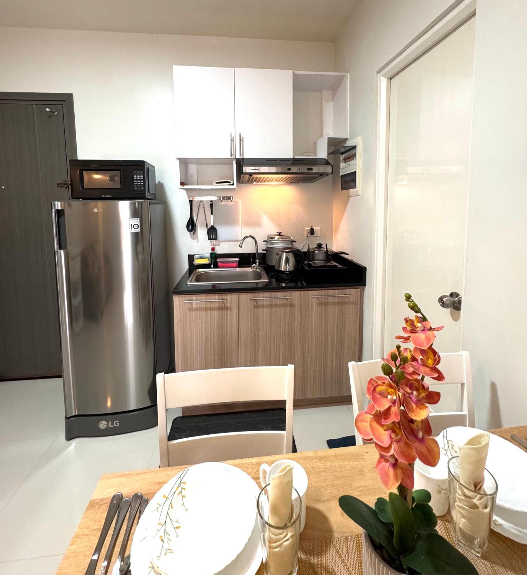 2 Bedroom And Studio Apartments With Private Pool And Gym In Vista Manors Verdant Puerto Princesa Exteriör bild