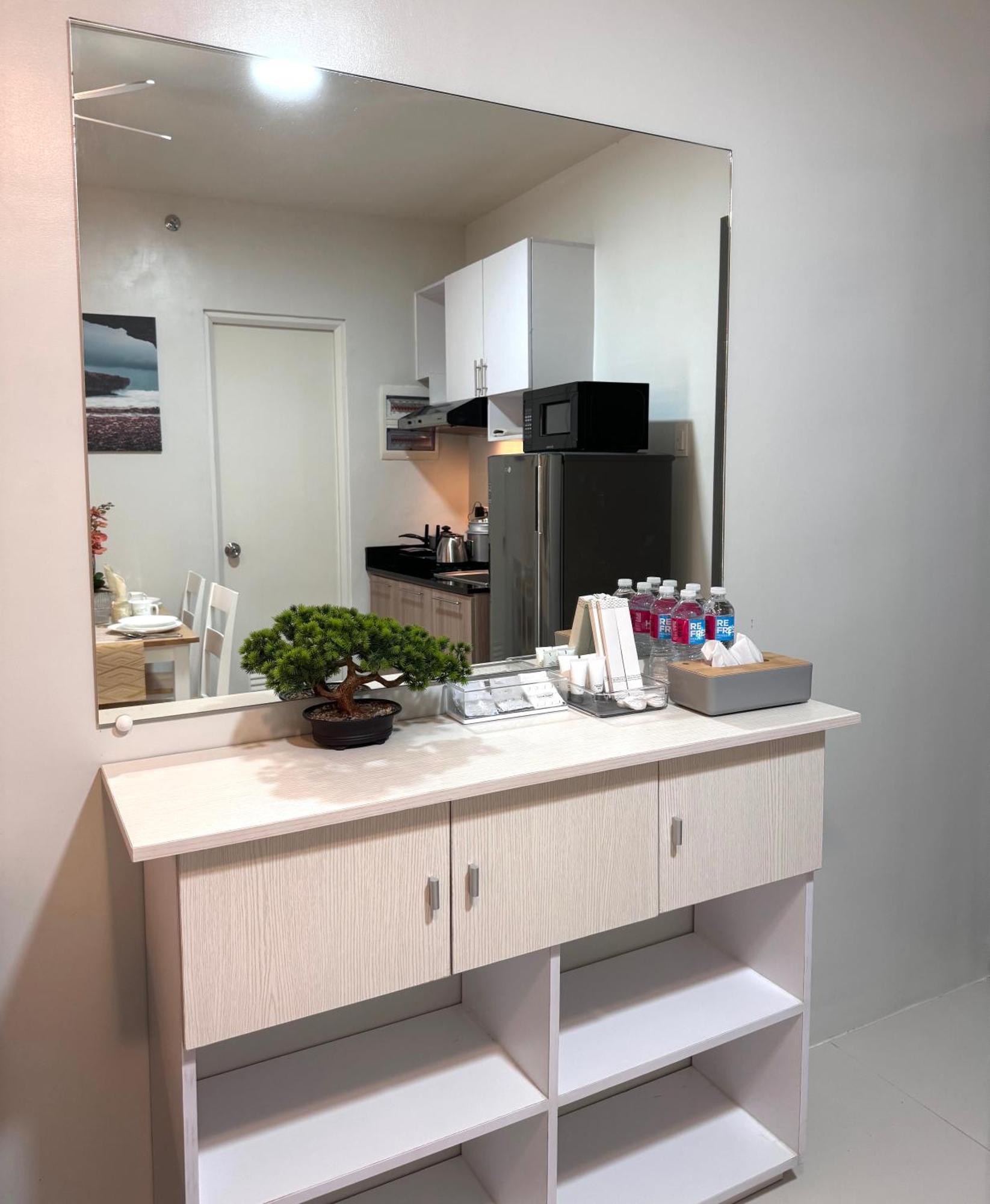 2 Bedroom And Studio Apartments With Private Pool And Gym In Vista Manors Verdant Puerto Princesa Exteriör bild