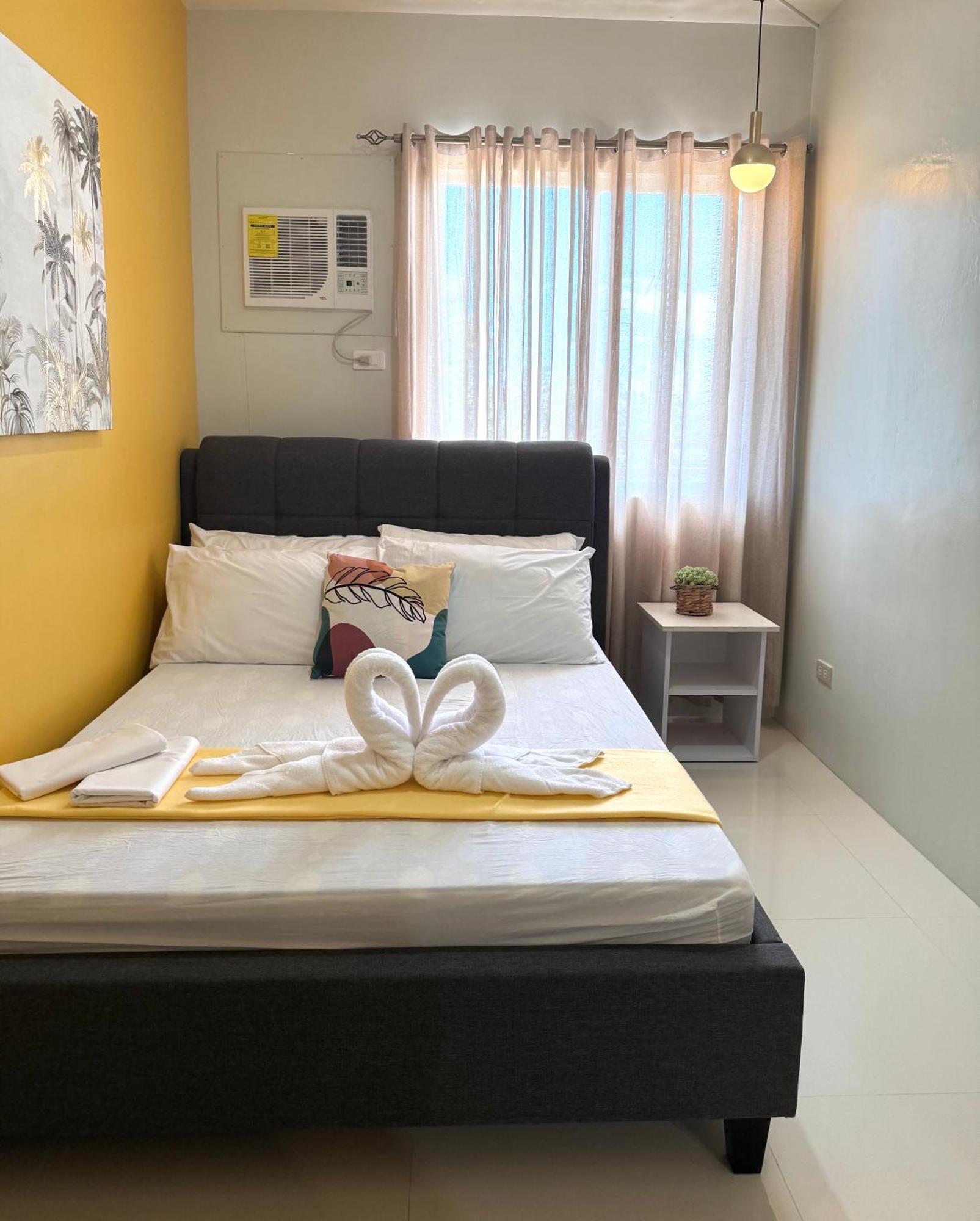 2 Bedroom And Studio Apartments With Private Pool And Gym In Vista Manors Verdant Puerto Princesa Exteriör bild